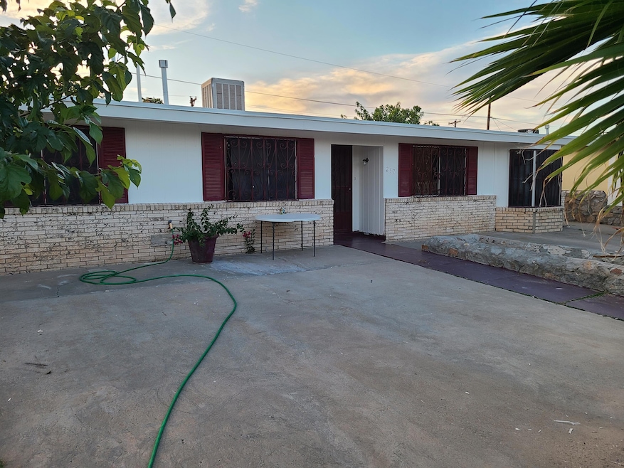 257 Maricela Dr, El Paso, TX 79915 - photo 1