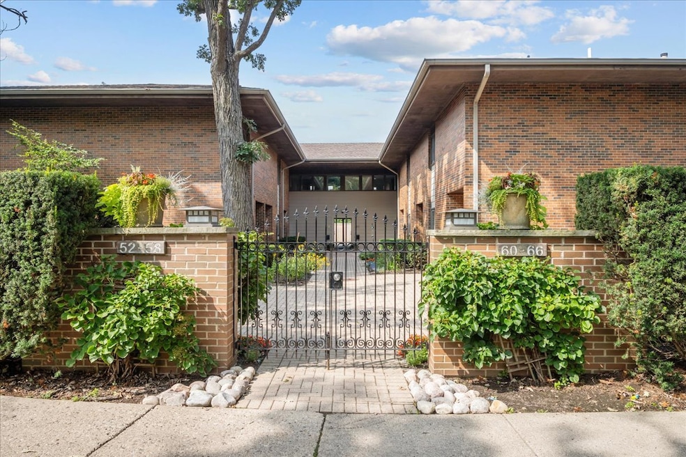 62 E Center Ave unit 62, Lake Bluff, IL 60044 - photo 1