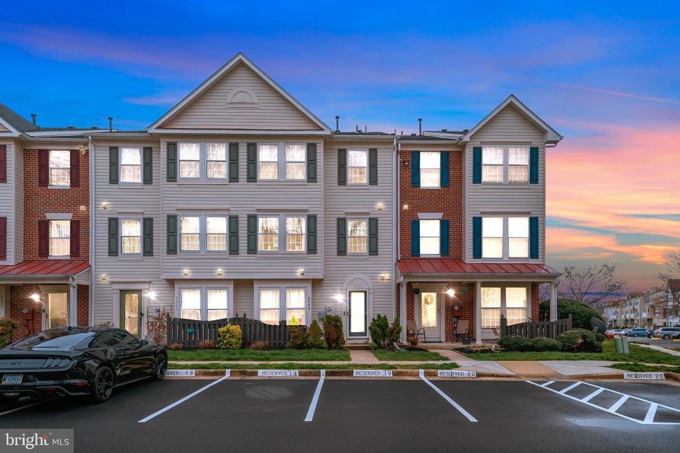 9209 Cardinal Forest Ln unit 19, Lorton, VA 22079 - photo 1