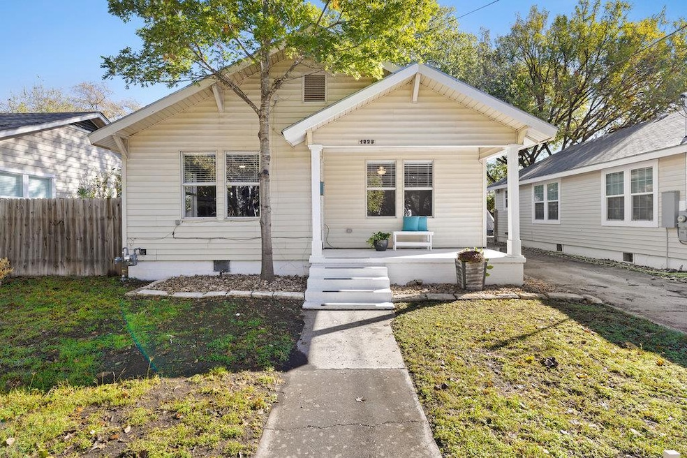 1223, 1223 1/2 & 122 S Austin Ave S, Georgetown, TX 78626 - photo 1