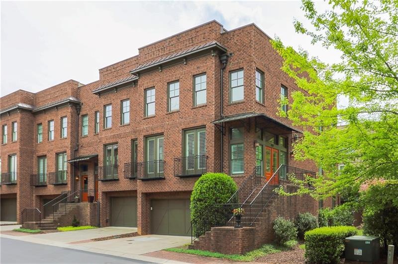 Brownstone in gated community of Providence.  Cove