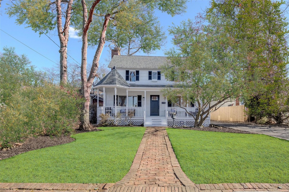 Sold $1,175,000 • Co-Listing Agent