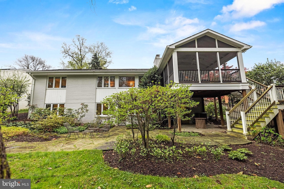 8711 Brierly Ct, Chevy Chase, MD 20815 - photo 1