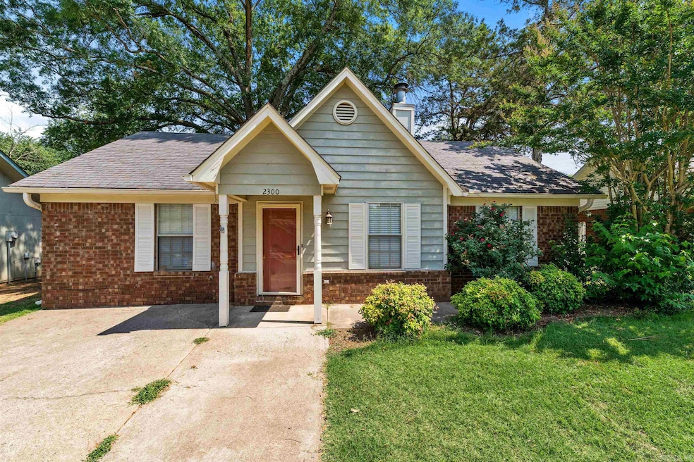 2300 Tyler St, Conway, AR 72034 - photo 1