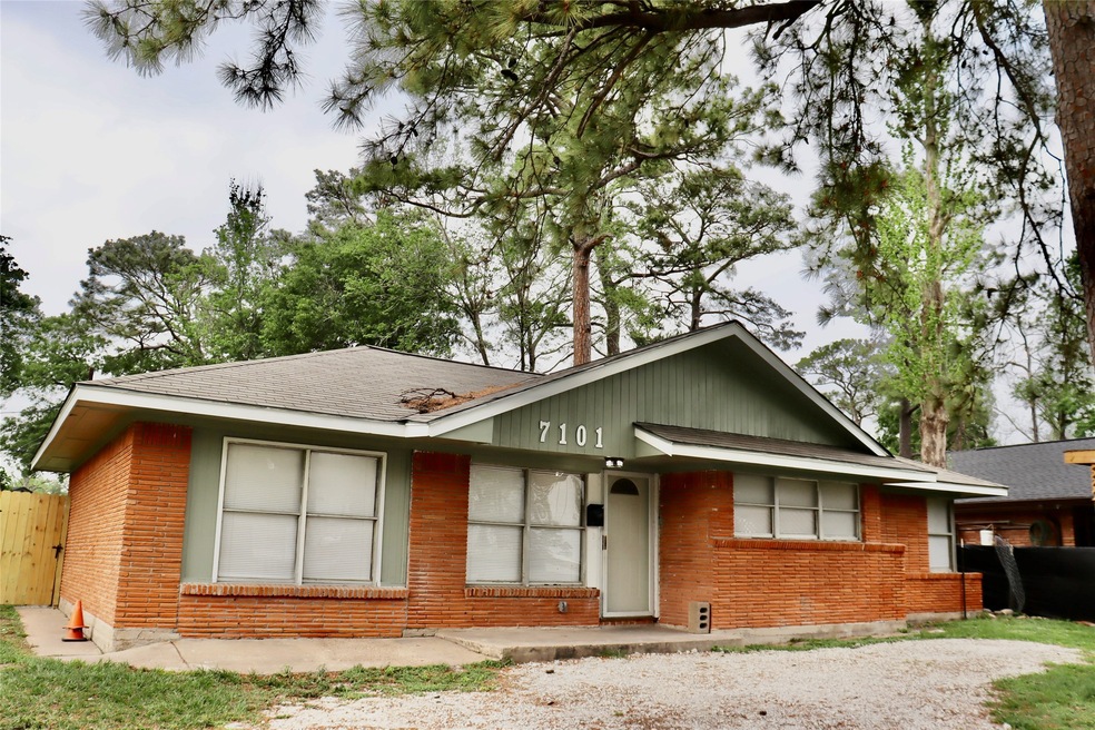 7101 Parker Rd, Houston, TX 77016 - photo 1