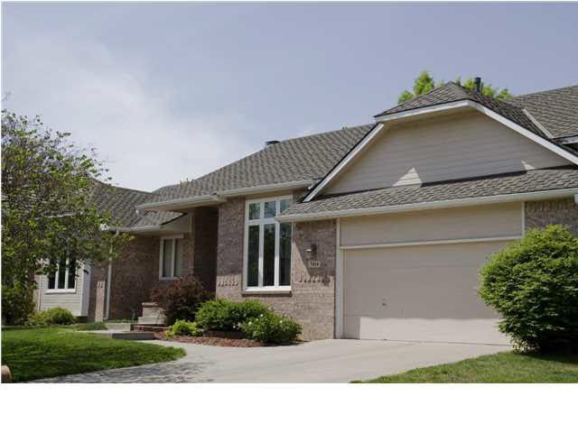 Welcome home to 7814 Meadow Knoll Cir in Reflectio