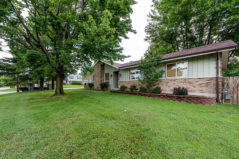 8223 Rochelle Rd, Louisville, KY 40228 - photo 1