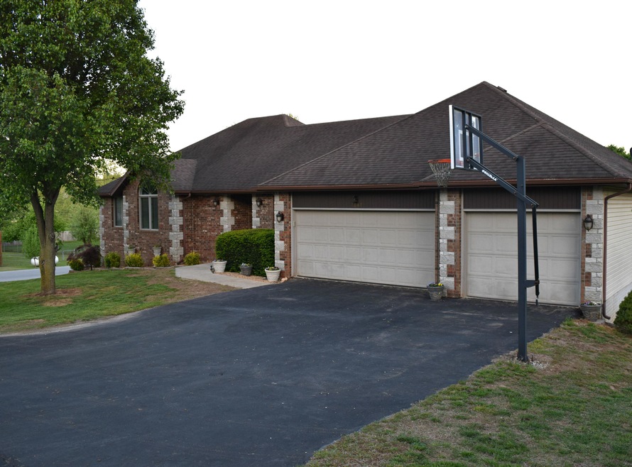 2040 N Preakness Dr, Nixa, MO 65714 - photo 1