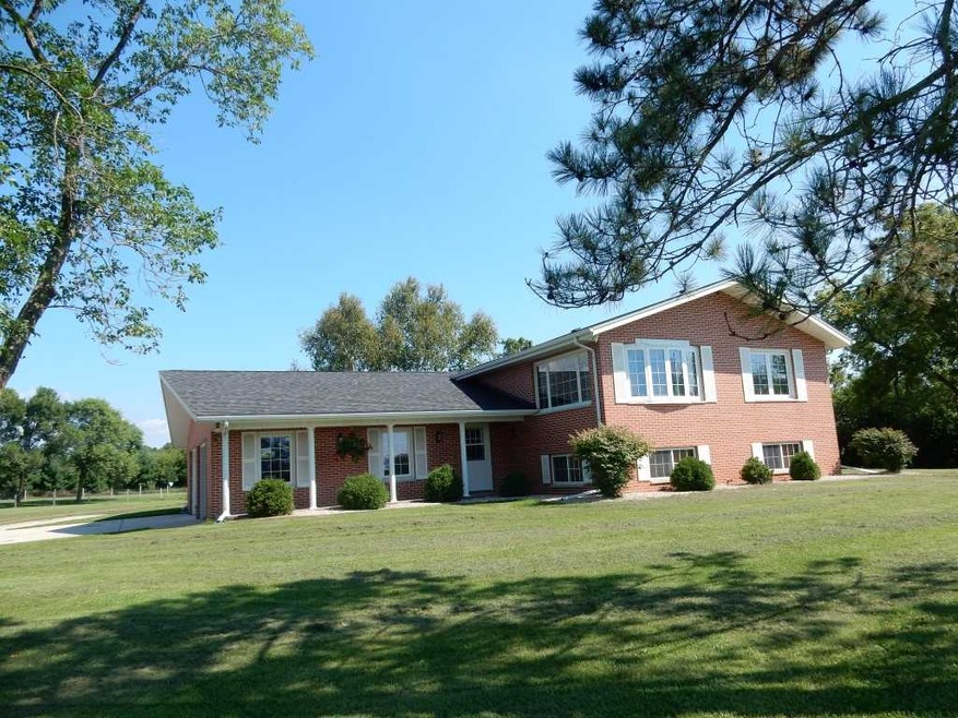 4232 Old Stage Rd, Brooklyn, WI 53521 - photo 1