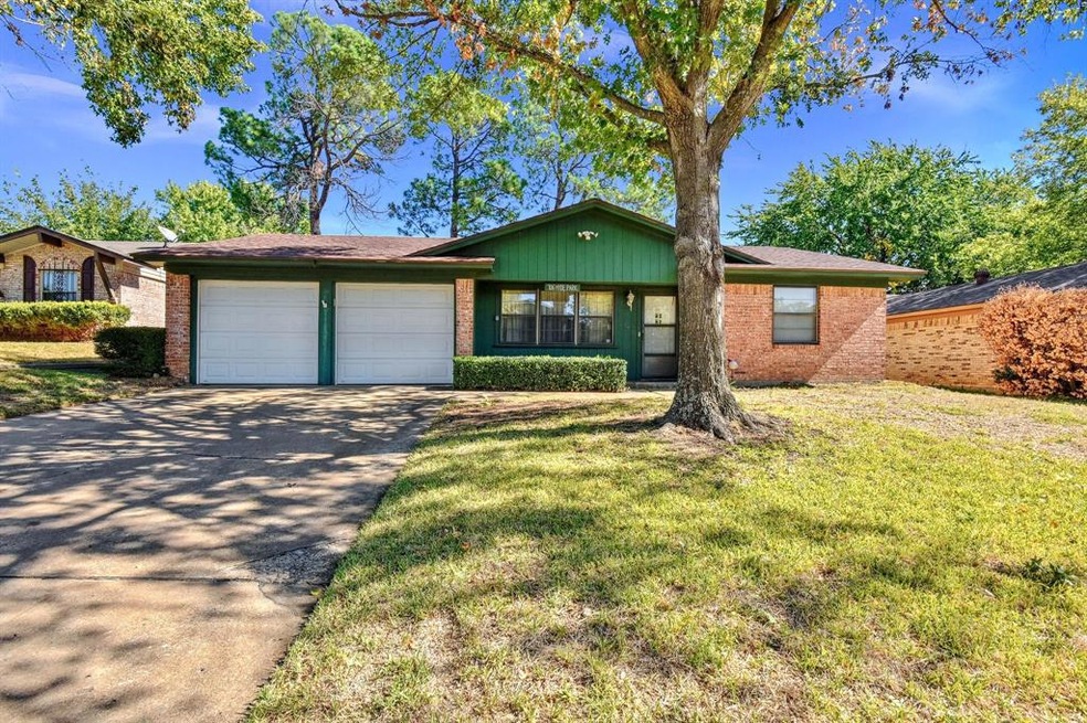706 S Hyde Park Ave, Denison, TX 75020 - photo 1