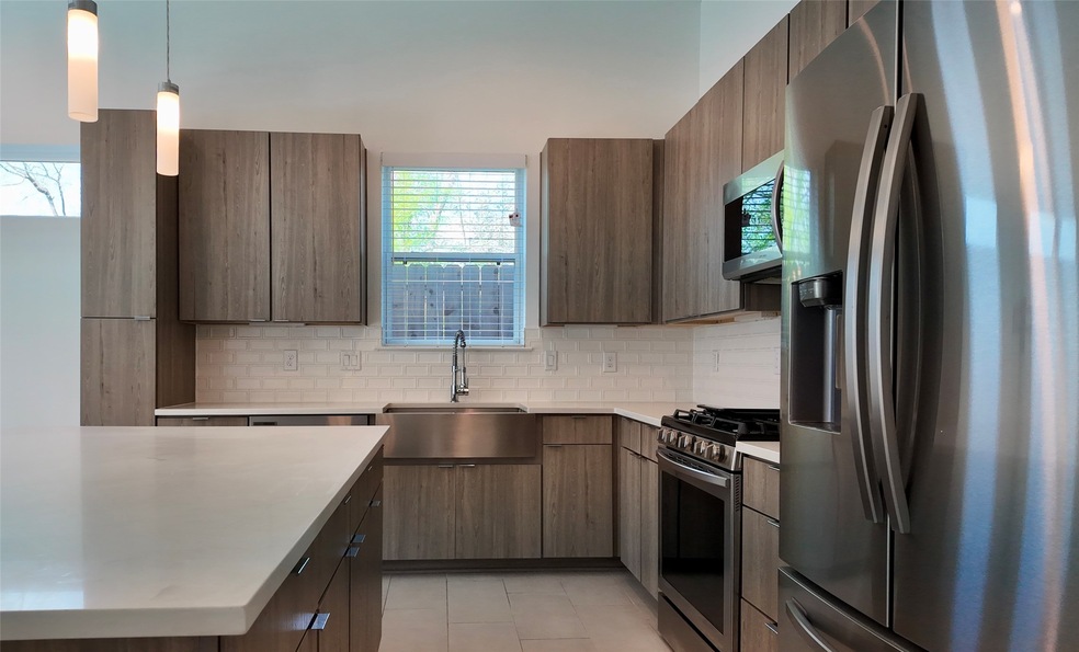 562 Janisch Rd, Houston, TX 77018 - photo 1