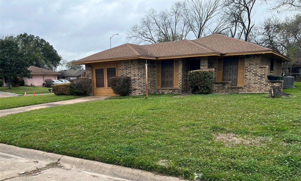 1442 Peach Spring Dr, Houston, TX 77088 - photo 1