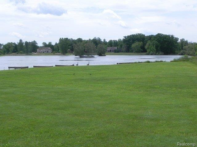 Lake Arianna 2.jpg