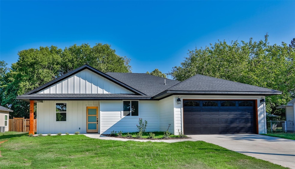 1401 Anthony St, Gainesville, TX 76240 - photo 1