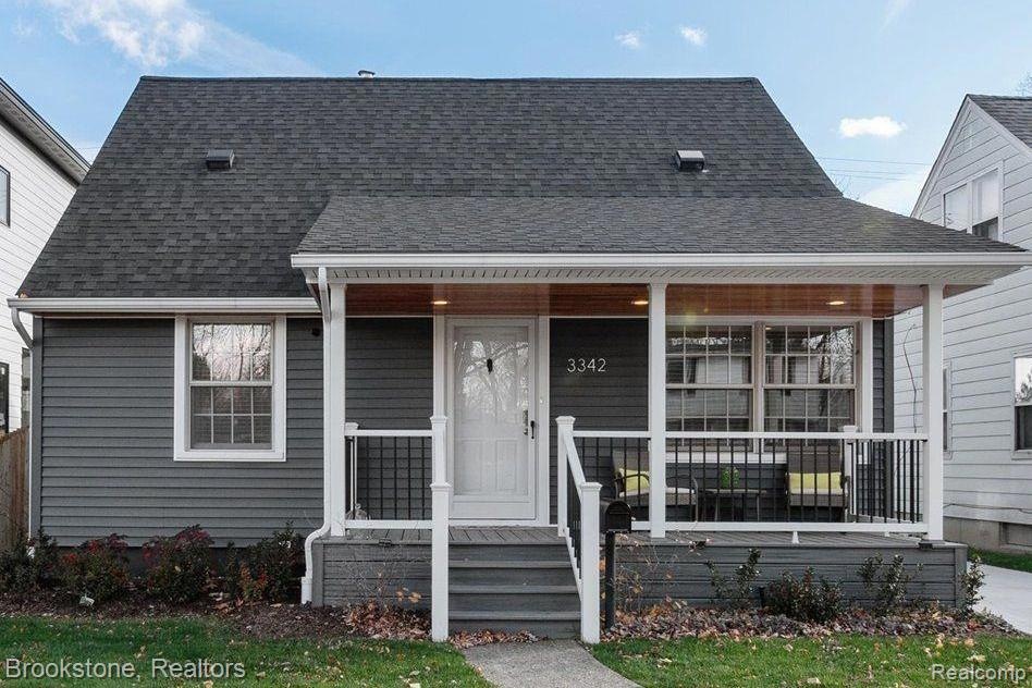Welcome home!  Charming Royal Oak bungalow