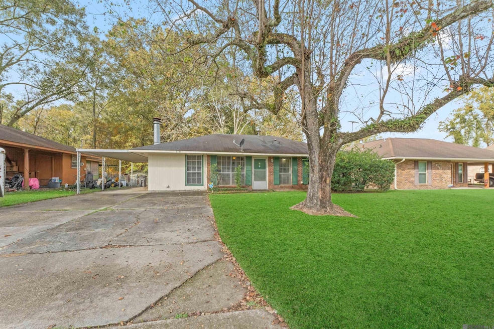 9755 Gov Beauvais Dr, Baton Rouge, LA 70811 - photo 1