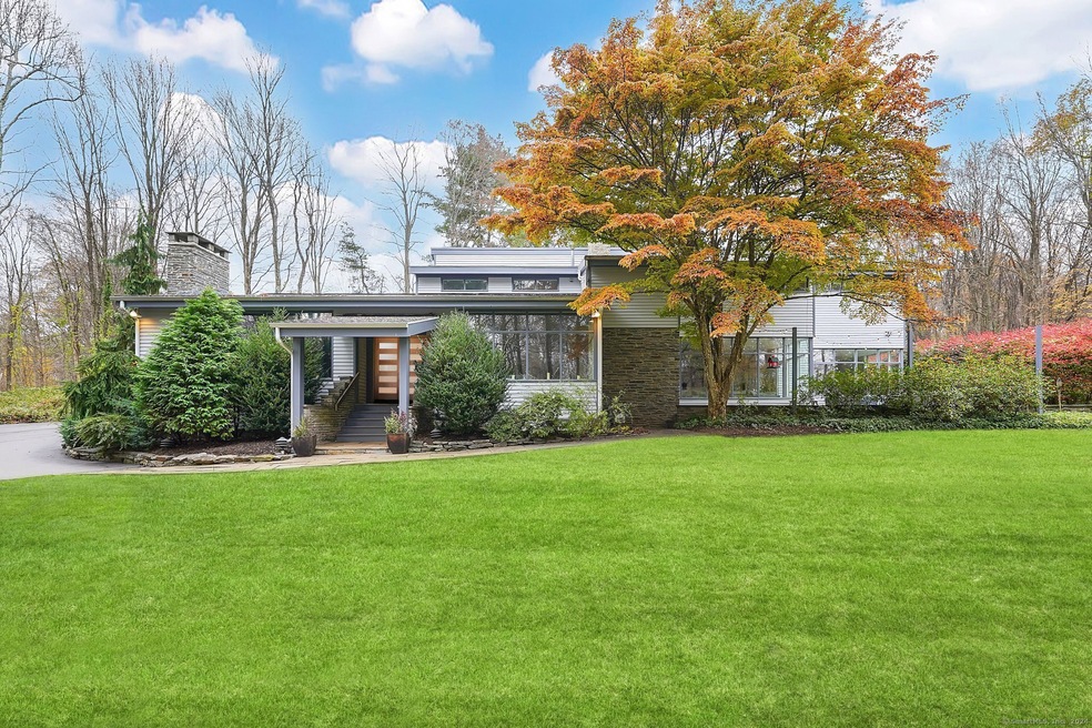 5 Stonebridge Ln, West Hartford, CT 06107 - photo 1