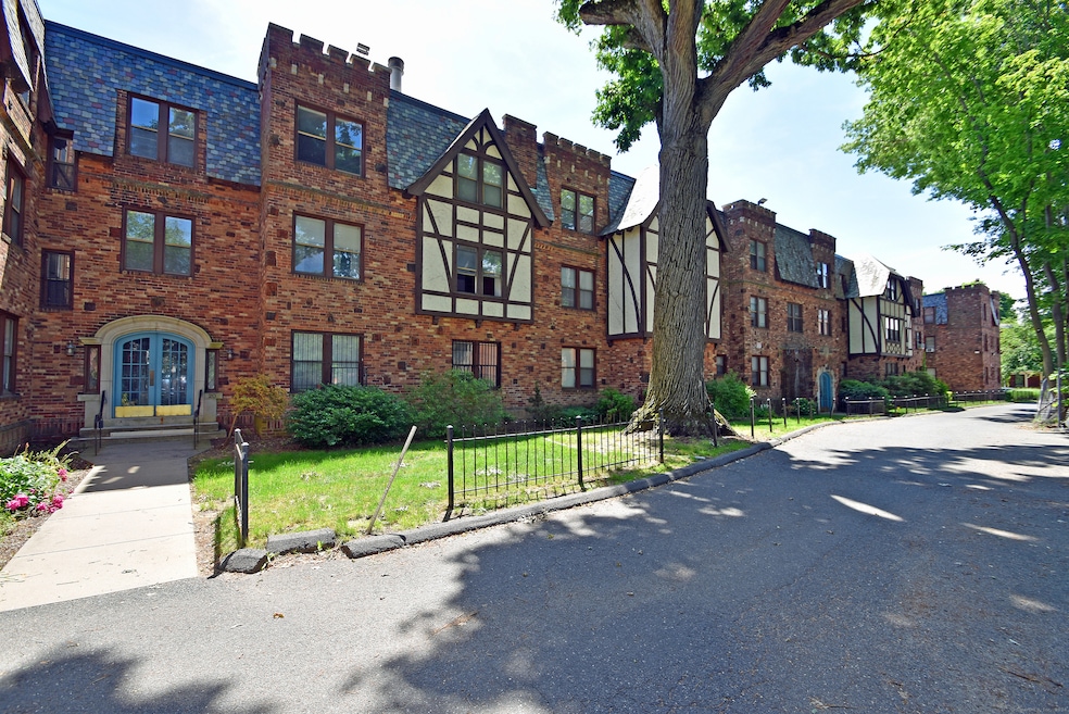 16 Townley St unit D2, Hartford, CT 06105 - photo 1