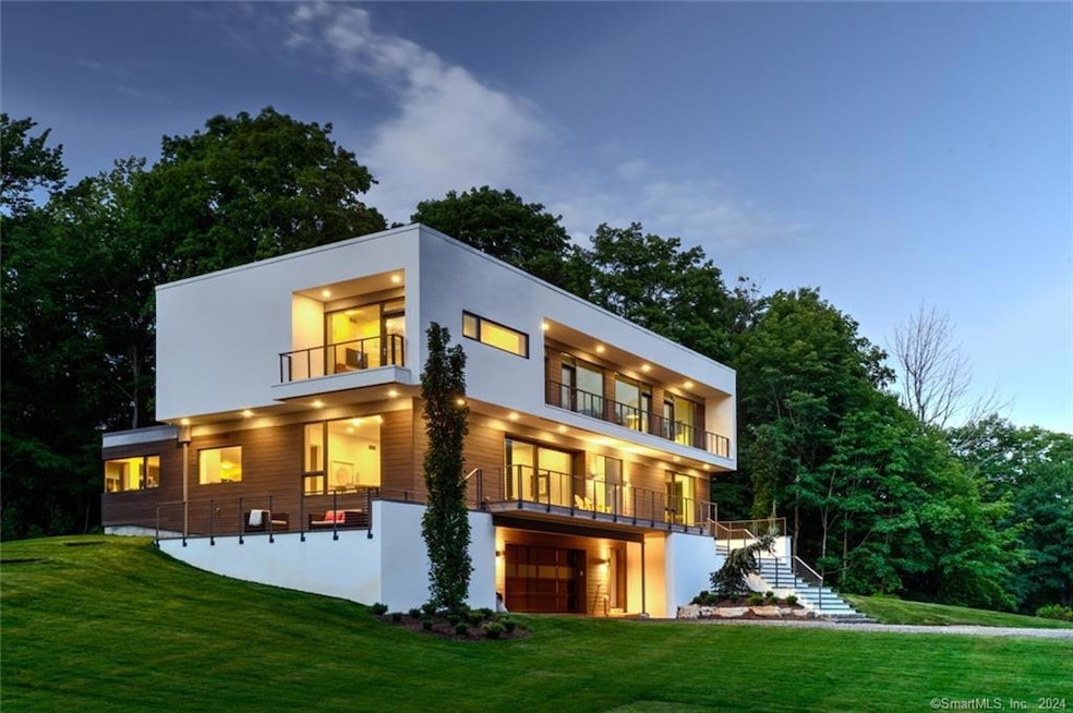 316 N Wilton Rd, New Canaan, CT 06840 - photo 1