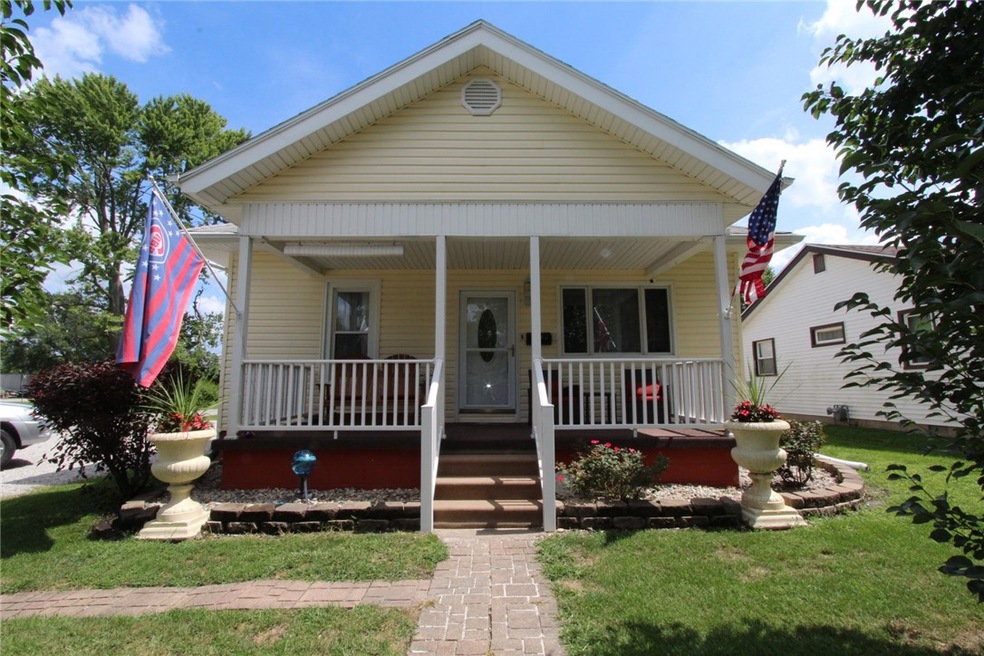 1020 N 10th St, Mattoon, IL 61938 - photo 1