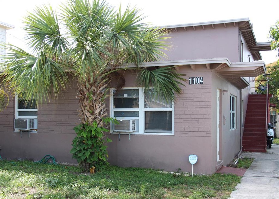 1104 State St unit 1, West Palm Beach, FL 33407 - photo 1