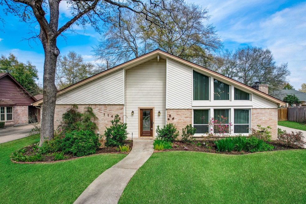 11406 Gatesden Dr, Tomball, TX 77377 - photo 1