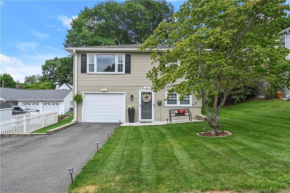 24 Chestnut St, Naugatuck, CT 06770 - photo 1