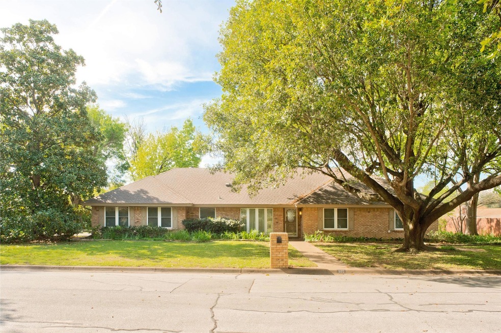 505 Raven Ct, Colleyville, TX 76034 - photo 1