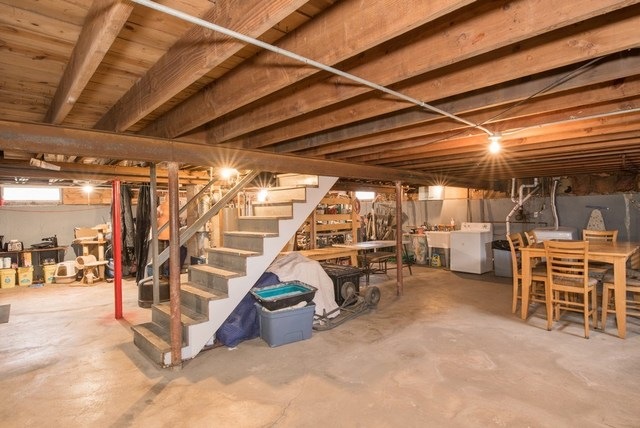 8310 Mansfield Ave, Burbank, IL 60459 - photo 1