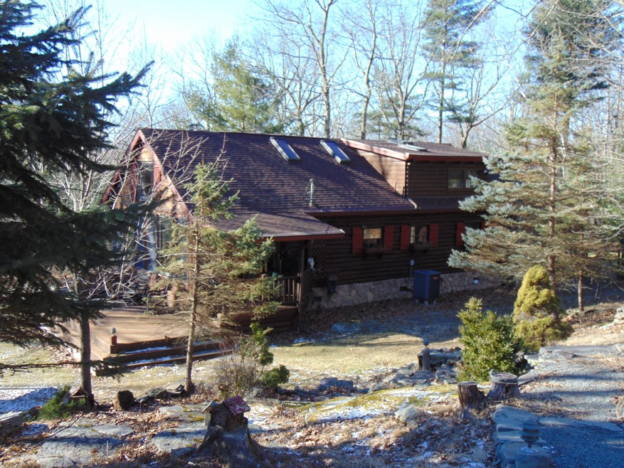 137 Gunstock Ln, Tafton, PA 18464 - photo 1