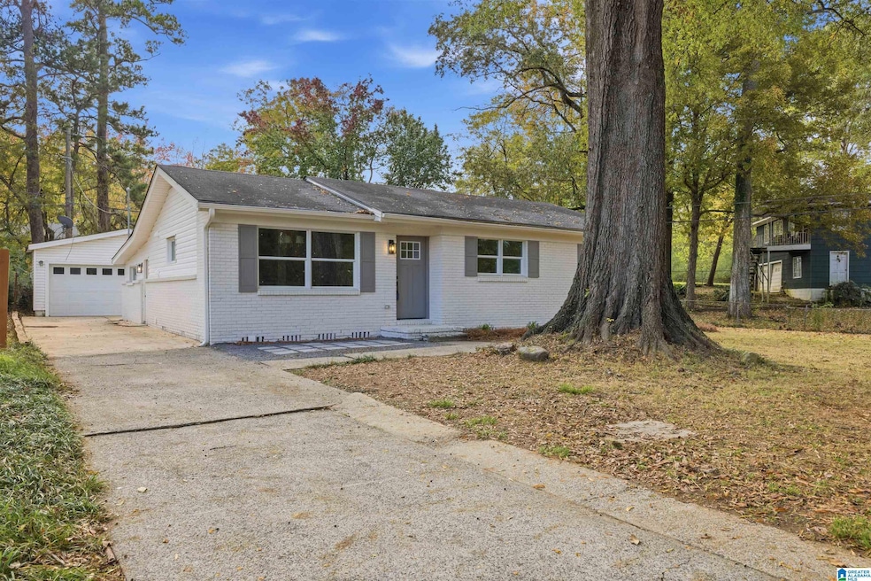 1005 Queensbury Rd, Birmingham, AL 35209 - photo 1