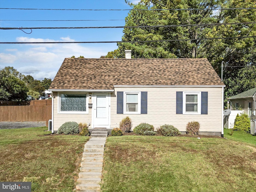 813 W 14th St, Front Royal, VA 22630 - photo 1