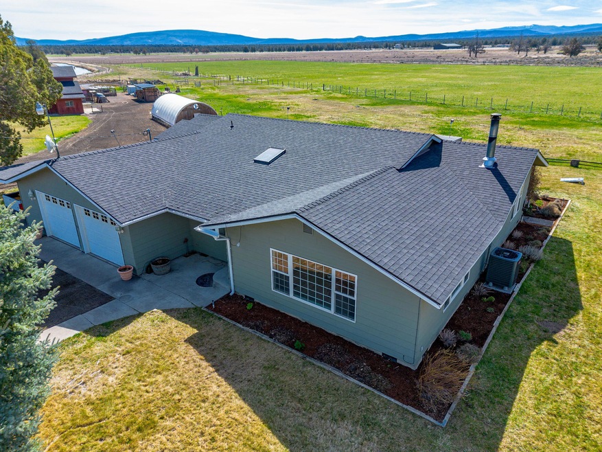 25025 Dodds Rd, Bend, OR 97701 - photo 1