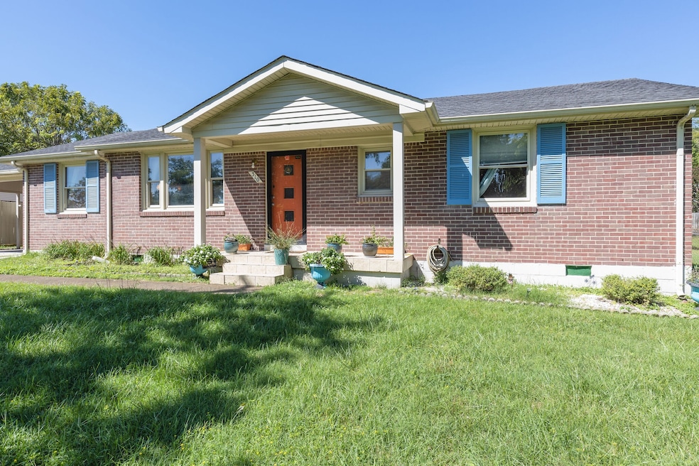 310 Evergreen Dr, Columbia, TN 38401 - photo 1