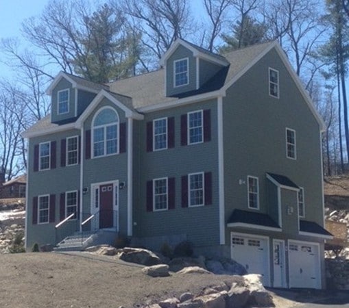 1646 Mammoth Rd, Dracut, MA 01826 - photo 1