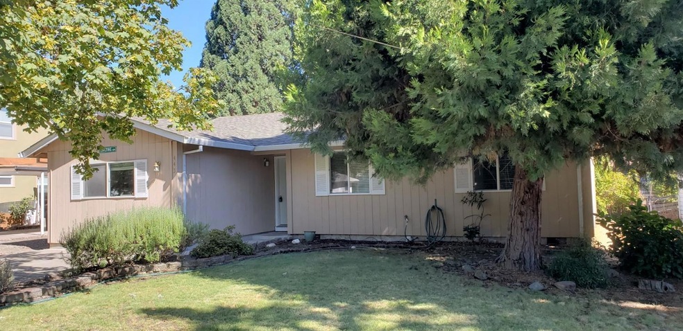 443 NE Flint St, Grants Pass, OR 97526 - photo 1