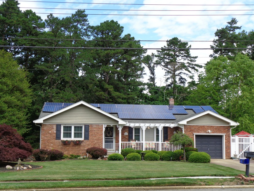 838 Regency Ct, Toms River, NJ 08753 - photo 1