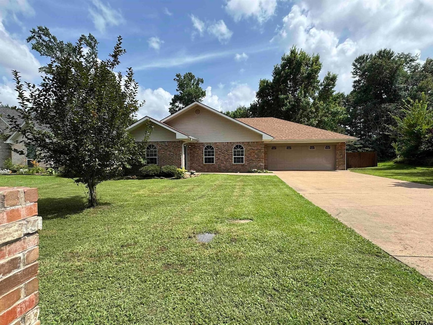 126 E Hoyt Dr, Longview, TX 75601 - photo 1