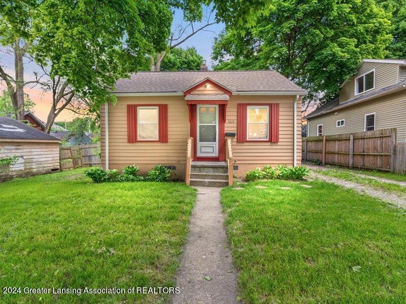 1013 Queen St, Lansing, MI 48915 - photo 1