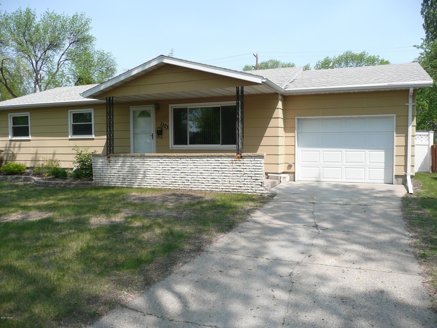1103 S 19th St, Grand Forks, ND 58201 - photo 1