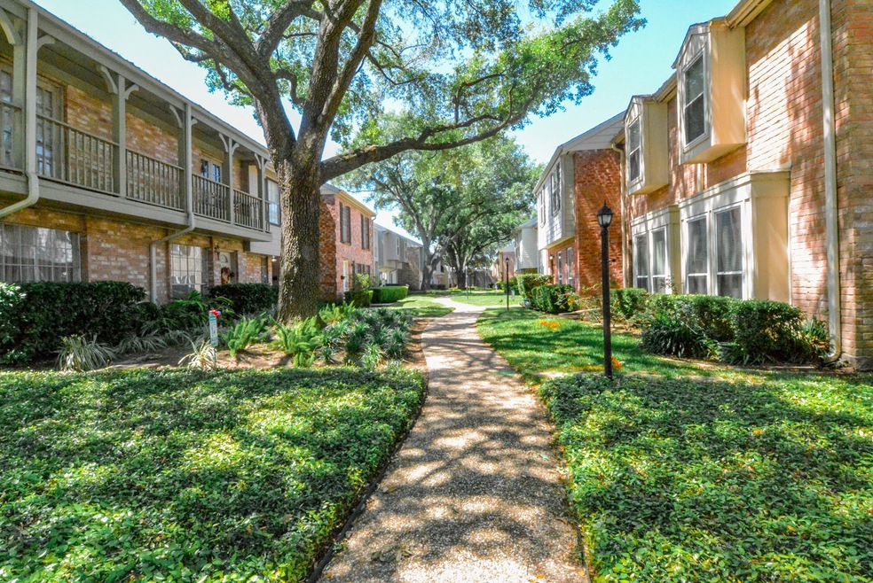 10338 Briar Forest Dr unit 29/7, Houston, TX 77042 - photo 1