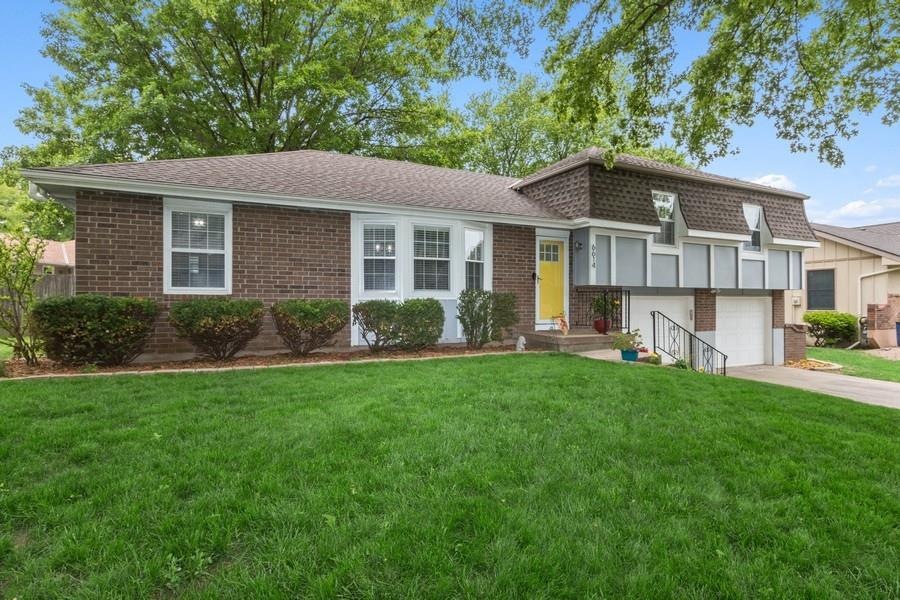 6614 Rosehill Rd, Shawnee, KS 66216 - photo 1