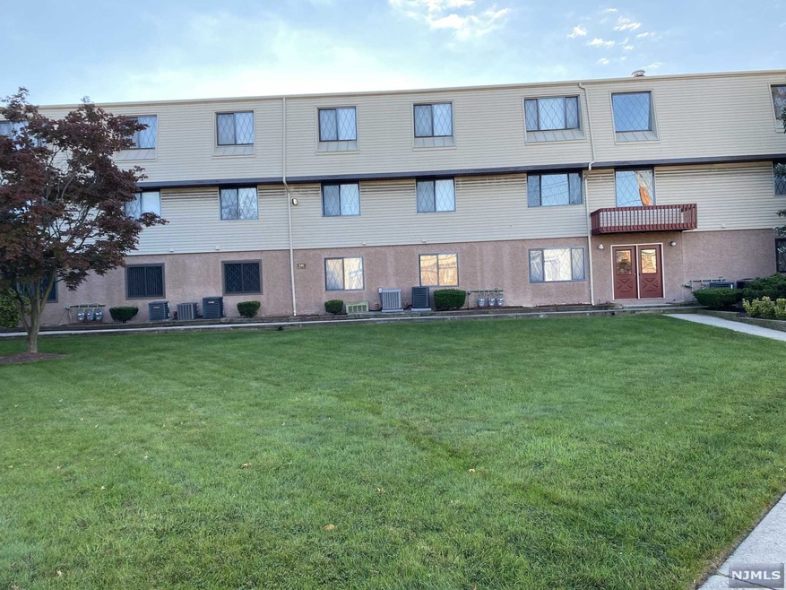 846 Riverside Ave unit 304, Lyndhurst, NJ 07071 - photo 1