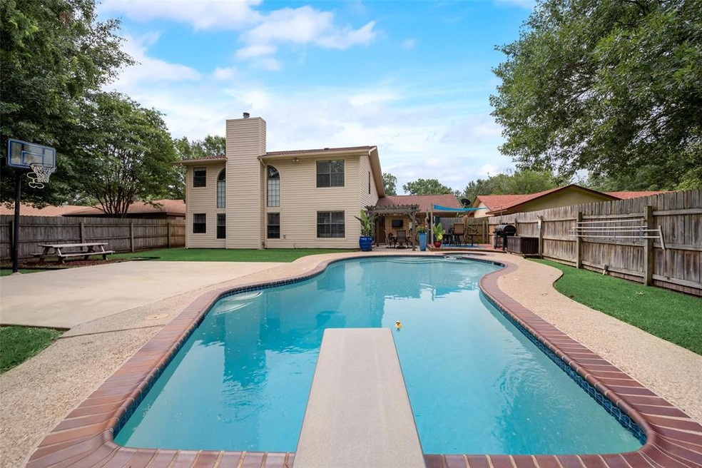 1507 Lynwood St, Gainesville, TX 76240 - photo 1