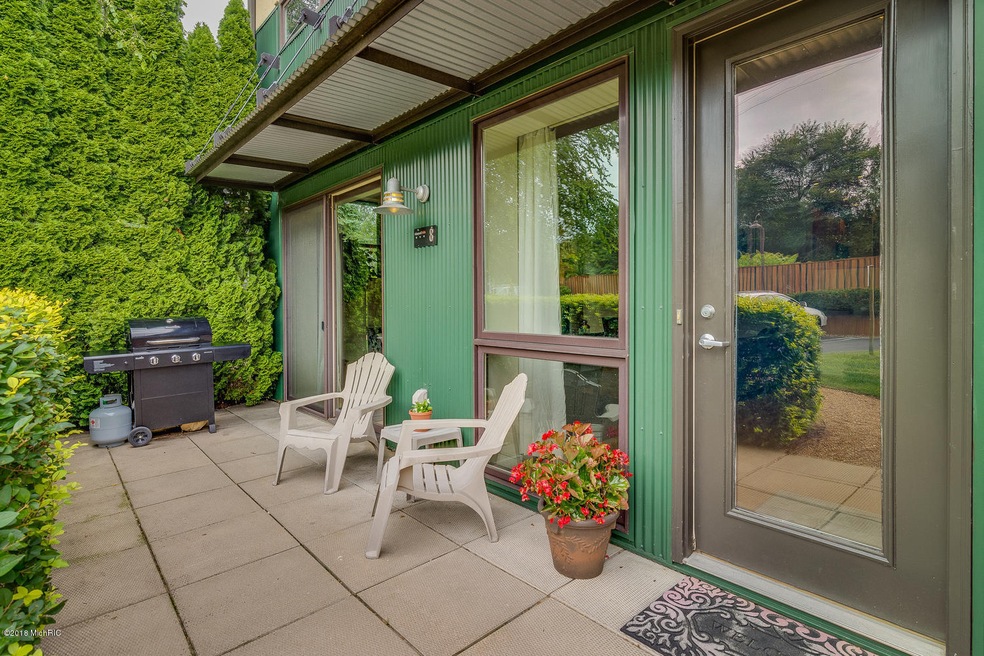 13595 Red Arrow Hwy unit 8, Harbert, MI 49115 - photo 1