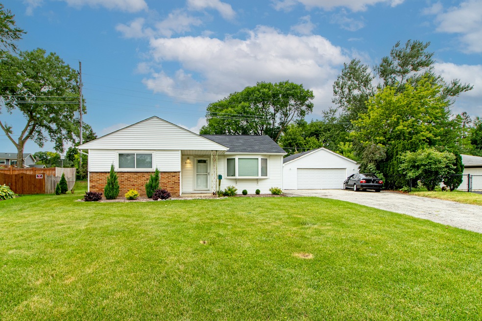3601 Bobwhite Ln, Rolling Meadows, IL 60008 - photo 1