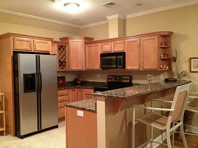 Kitchen. Cove View Towers....Luxury!  Granite! Sta