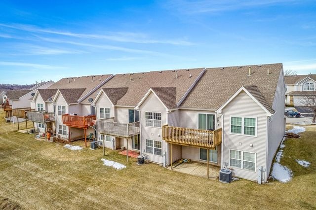 1002 Viewpoint Dr unit 1002, Lake In the Hills, IL 60156 - photo 1