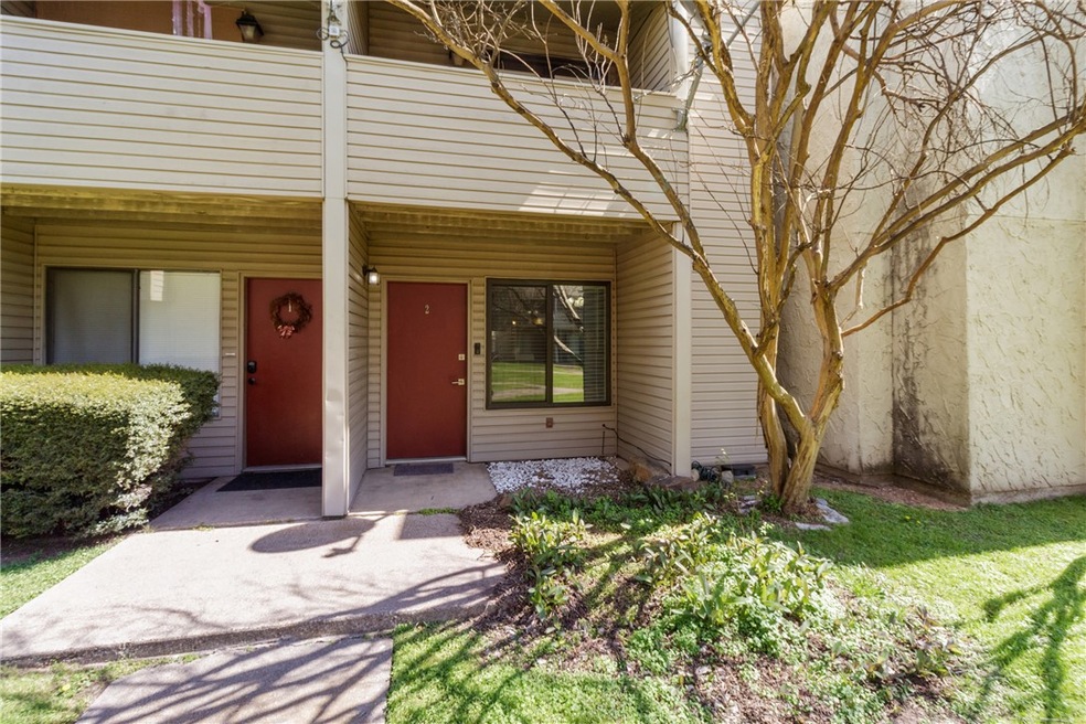Property entrance featuring a balcony