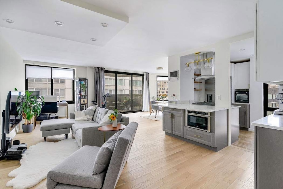 Lincoln Plaza Towers Apartments unit 9C, New York, NY 10023 - photo 1